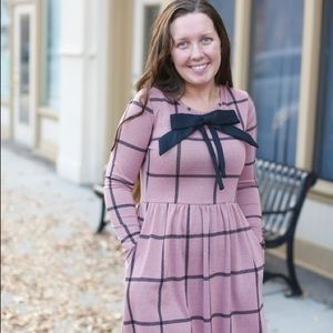 SOLDPeony Street Boutique Classic Bow in black